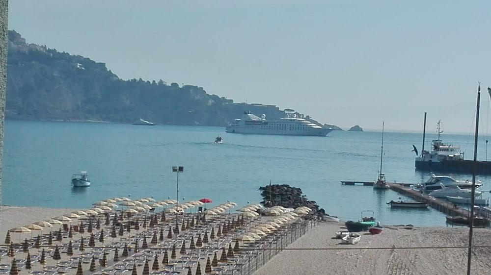 Kalaskiso' Giardini Naxos Luaran gambar