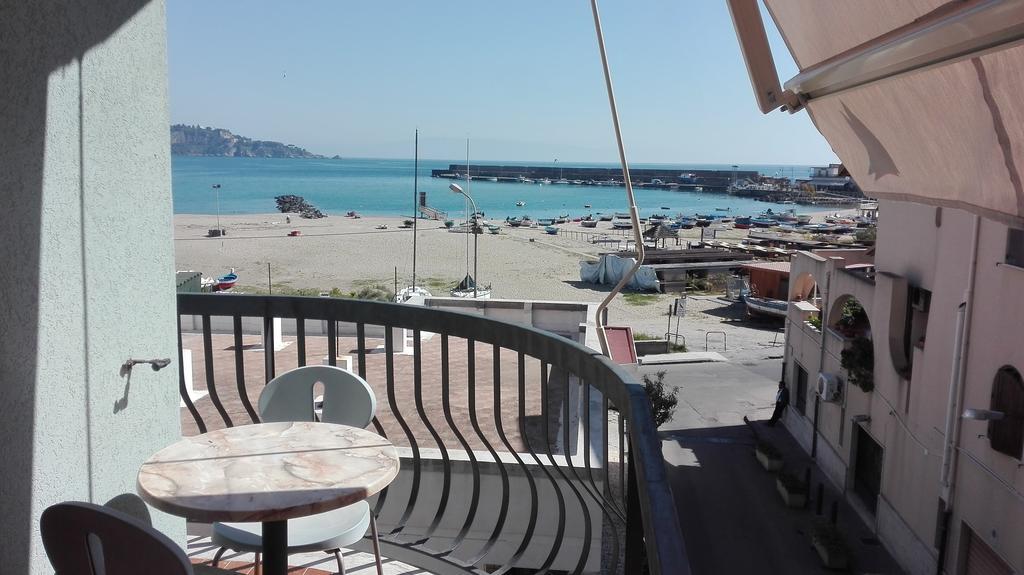 Kalaskiso' Giardini Naxos Luaran gambar