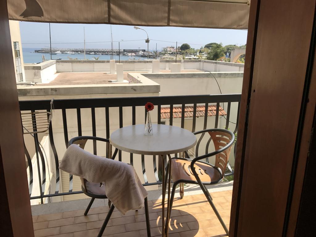Kalaskiso' Giardini Naxos Luaran gambar