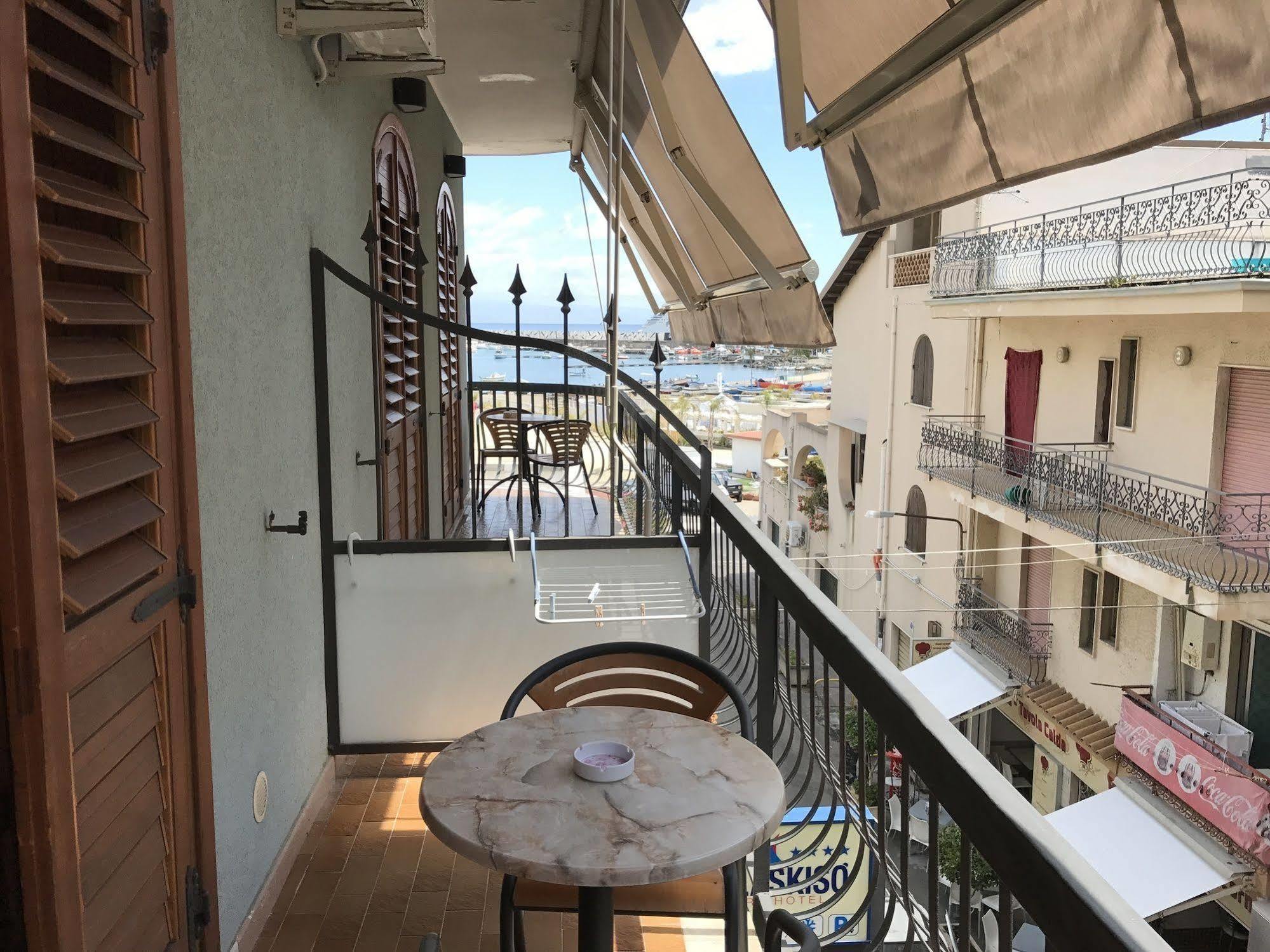 Kalaskiso' Giardini Naxos Luaran gambar